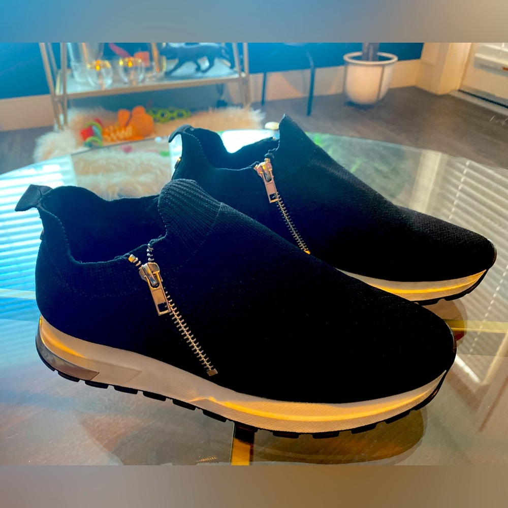 Steve Madden 2 Zipper Sneakers